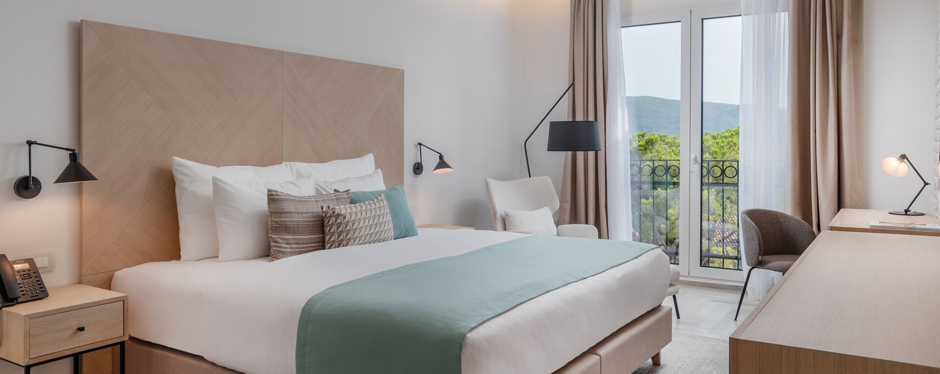Lazure Hotel & Marina