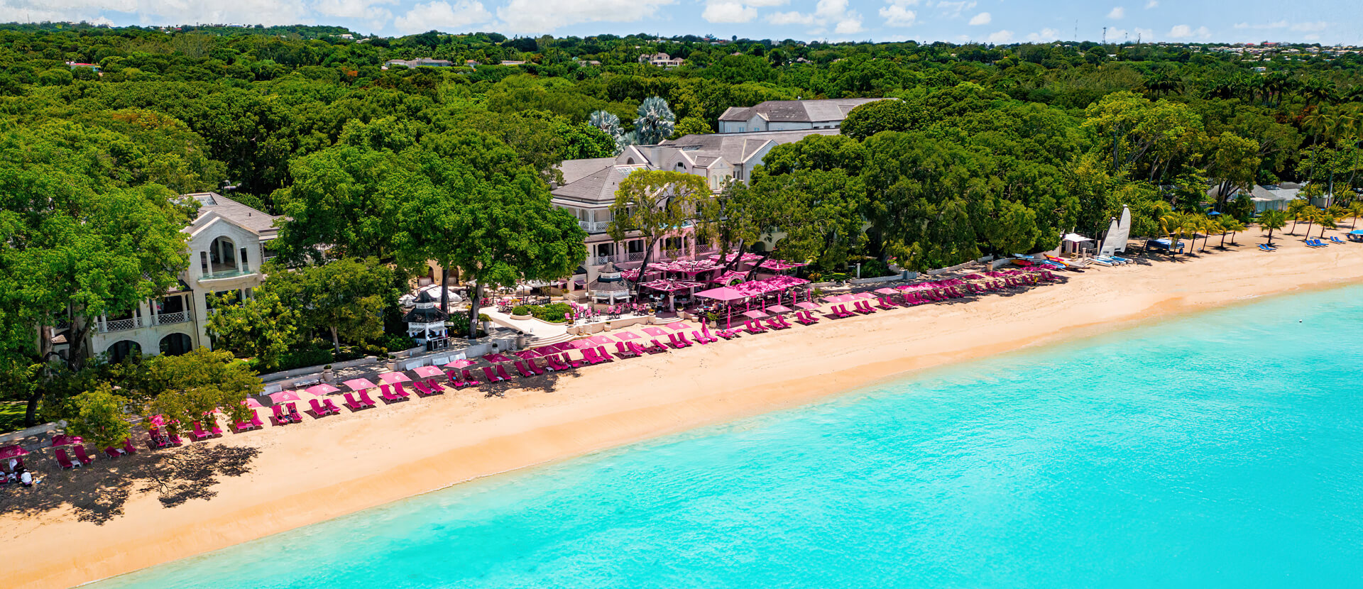 A Haven of Timeless Glamour and Unparalleled Hospitality